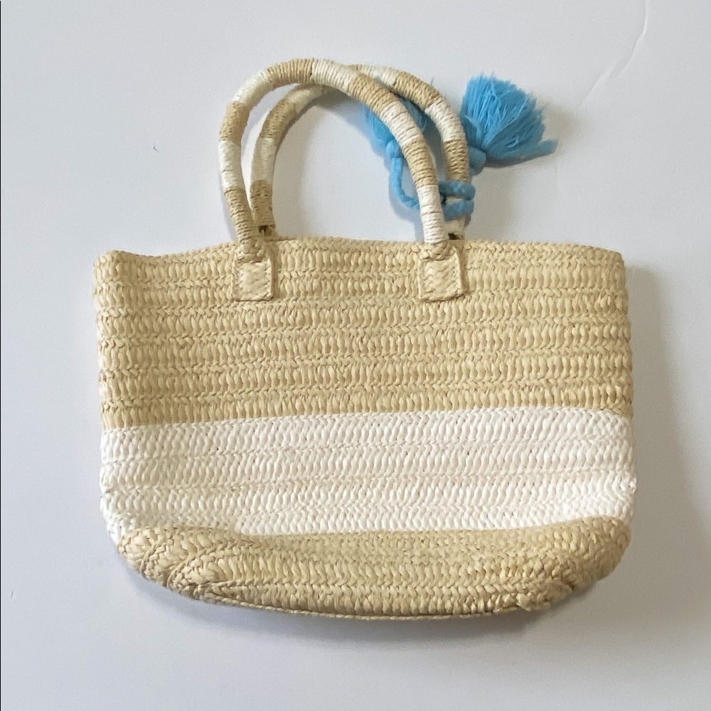 Altru straw tote with tassels - Picture 2 of 9